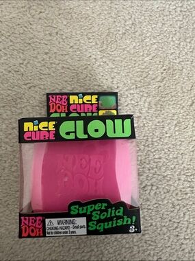 NeeDoh Nice Cube Glow Super Solid Squish Pink
